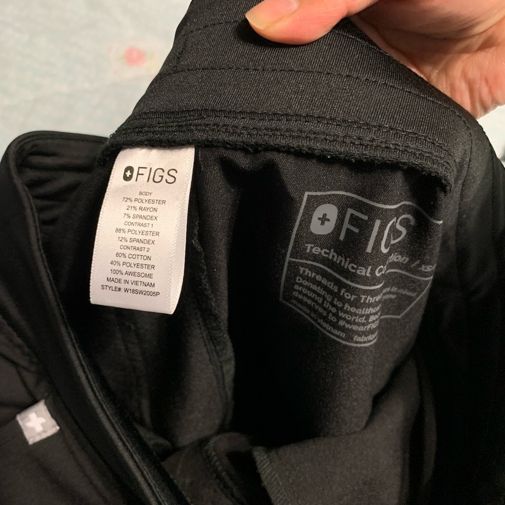 Figs scrubs in black